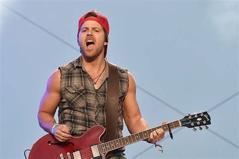 Kip Moore Net Worth, Wife, Daughter, Age, Biography。